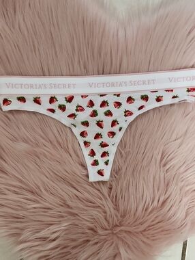 Brand New Victoria's Secret SIGNATURE LOGO PRINT THONG-S